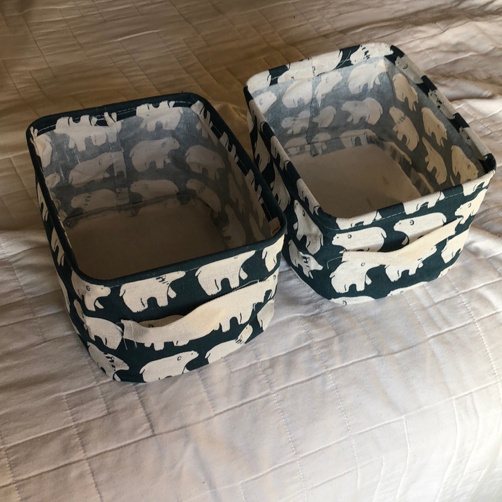 Storage containers (2)